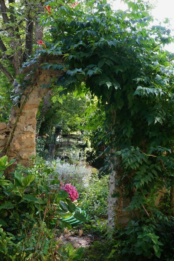 Cerelles Le Moulin De La Planche Bed & Breakfast エクステリア 写真